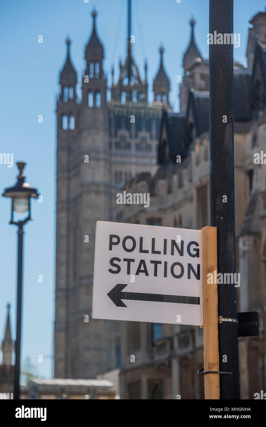 London, UK. 1st May 2018. Polling Station signs point to central hall Westminster, a stones throw from Parliament and government offices. Preparations for Local elections which will take place on 3 May 2018 in 32 London boroughs. Credit: Guy Bell/Alamy Live News Stock Photo