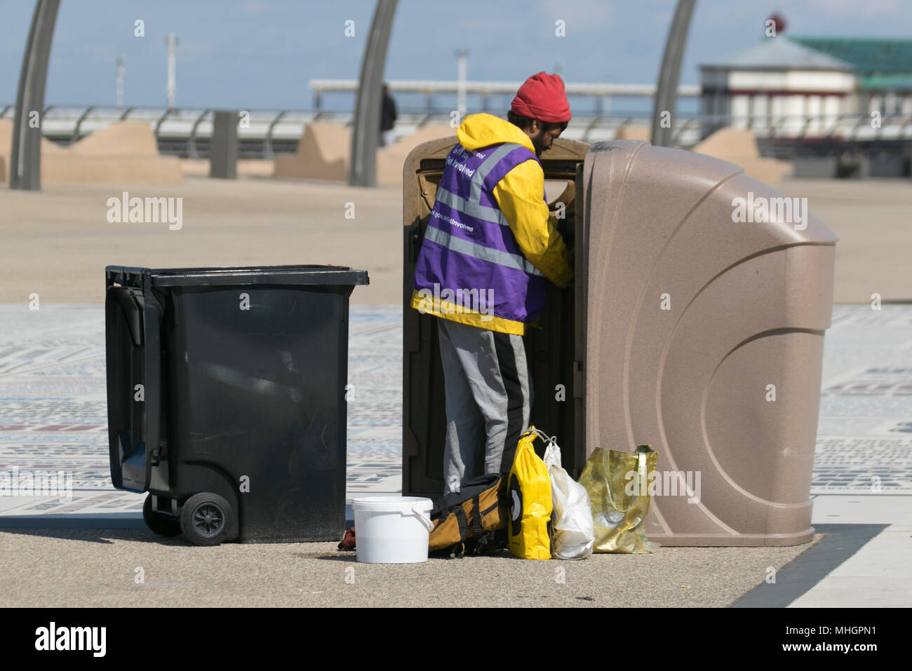 Caribbean cleaning litter beach hires stock photography and images Alamy