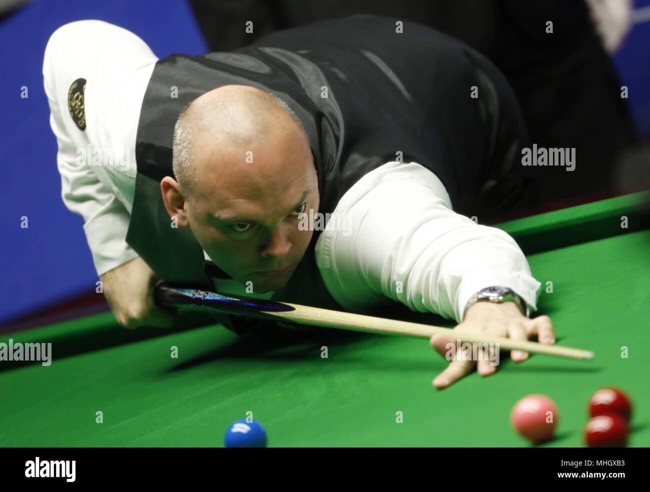 Stuart Bingham of England competes during the first round match against Ali Carter of England at the Snooker World Championship 2016 in Sheffield, Britain, on April 16, 2016