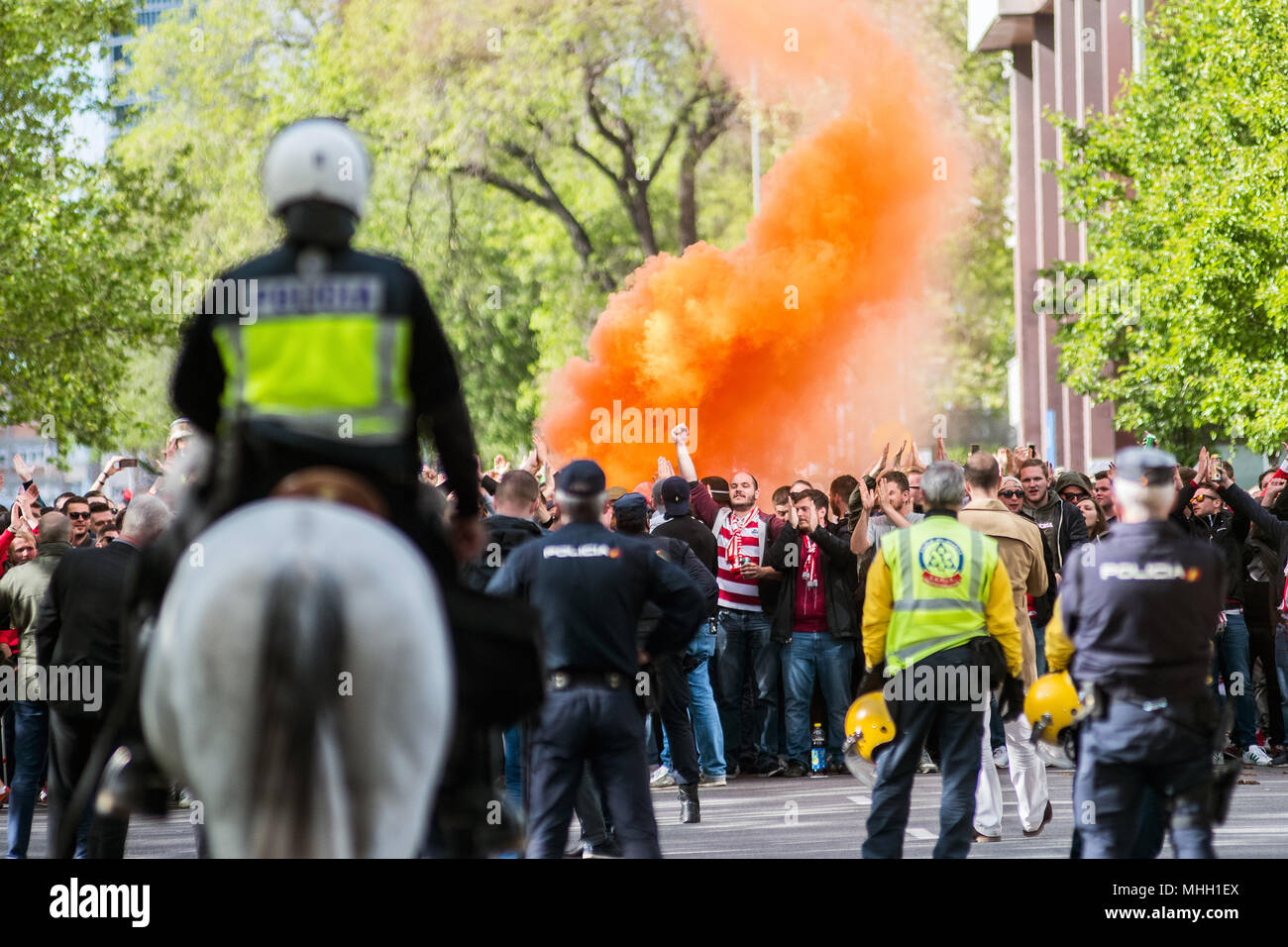 Madrid, Spain. 1st May, 2018. Bayern Munich fans with smoke bombs march to Santiago Bernabeu Stadium escorted by police ahead of Champions League match against Real Madrid, in Madrid, Spain. Credit: Marcos del Mazo/Alamy Live News Stock Photo