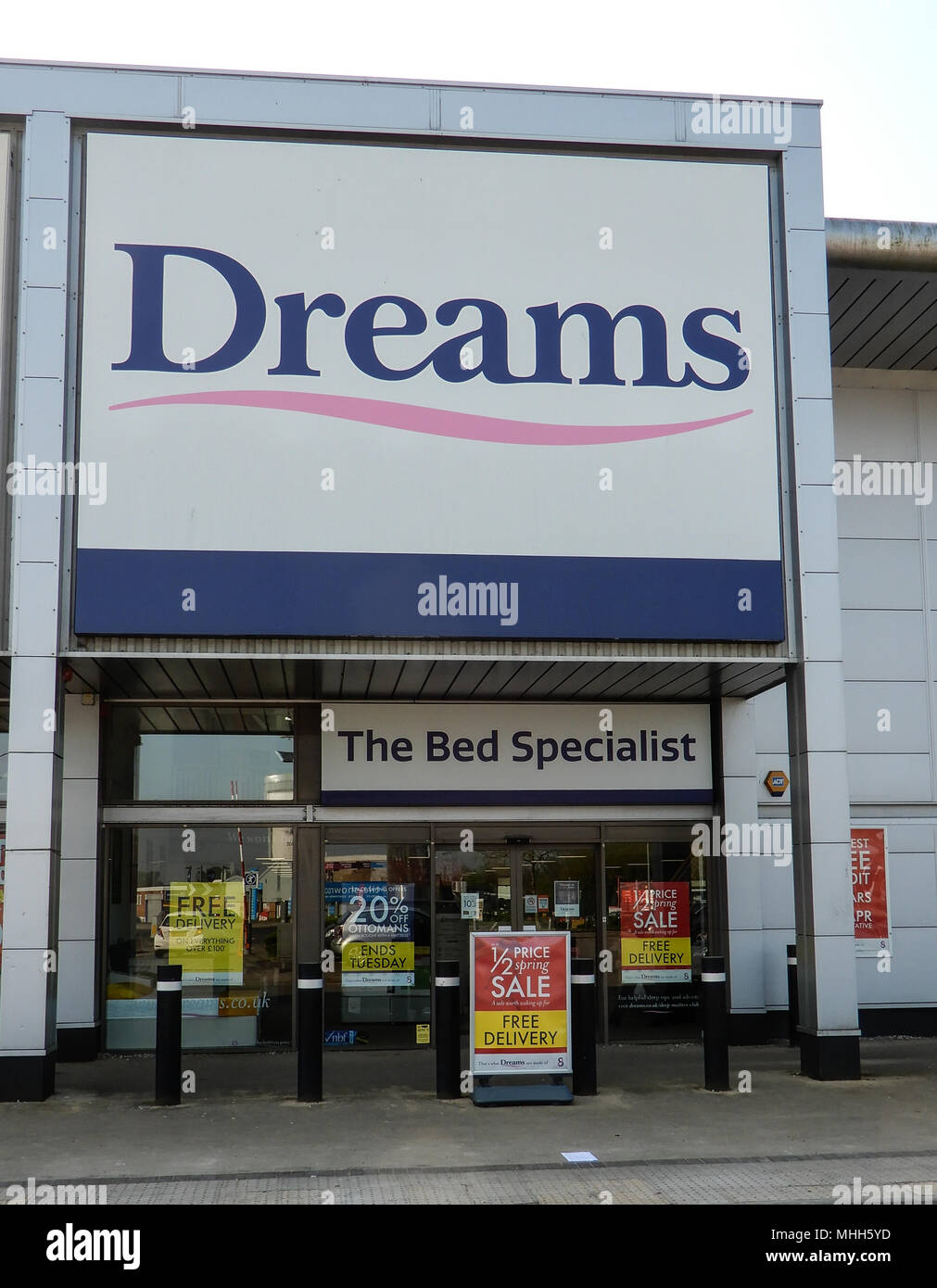 Reading, United Kingdom - April 21 2018:   Dreams Store front at Brunel Retail Park in Reading Stock Photo