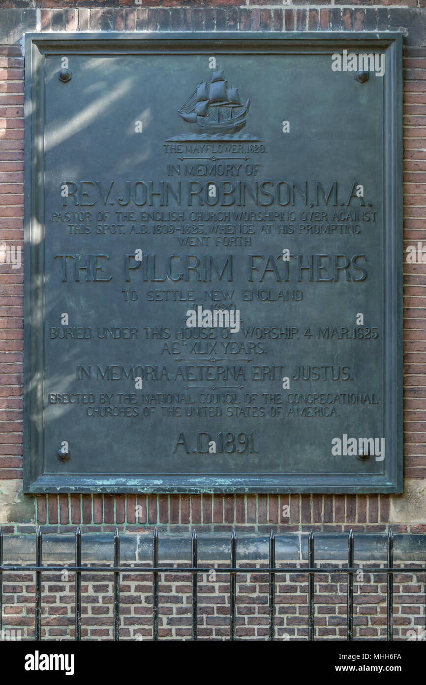Plaque on the historical Saint Peters Church (Pieterskerk) in Leiden to remember the Pilgrim Fathers who stayed here in the 17th century Stock Photo