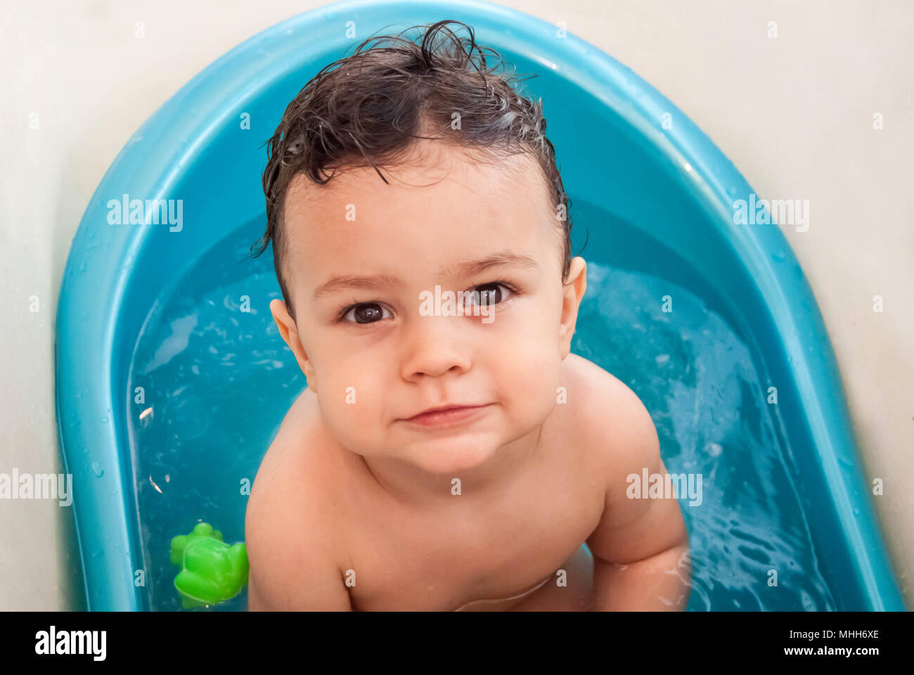 Baby boy taking in bath hires stock photography and images Alamy