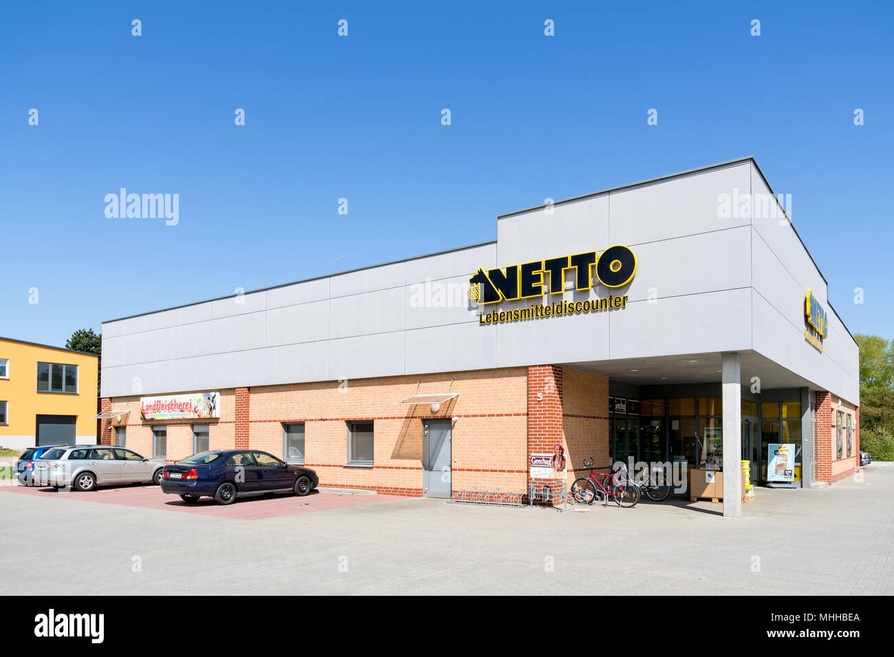 Netto Lebensmitteldiscounter branch in Limbach-Oberfrohna, D. Netto is a Danish discount supermarket operating in Denmark, Germany, Poland and Sweden. Stock Photo