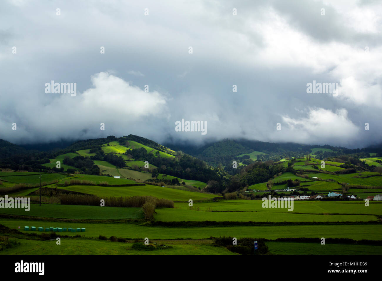 Landscape hills idyllic fog hi-res stock photography and images - Alamy