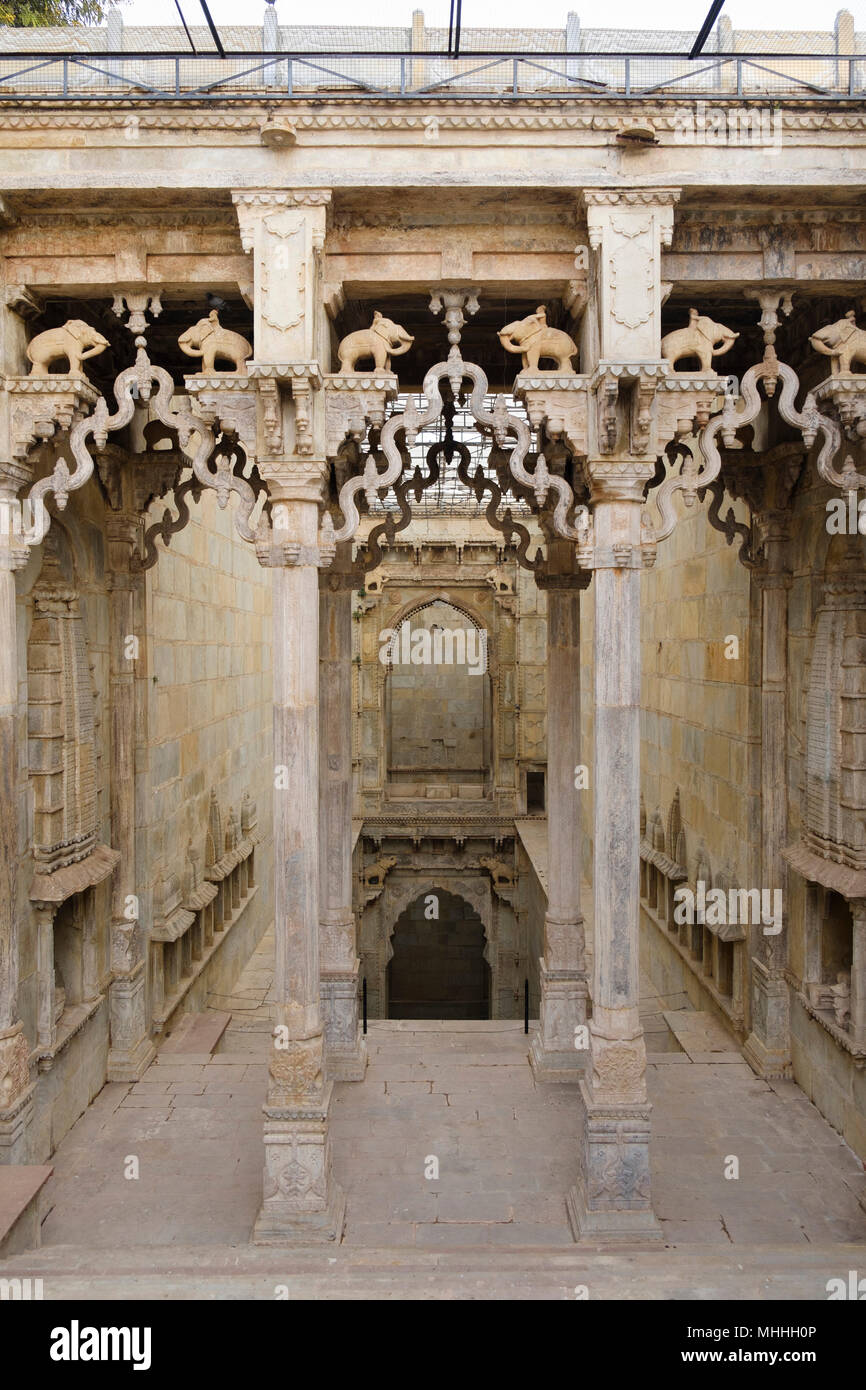 Raniji ki Baori Stepwell, Bundi. Rajasthan, India. This baori was constructed in 1699 by Rani Nathavati Ji, the younger queen of the ruling Maharao Raja Anirudh Singh of Bundi. 46 metre deep, this stepped well is a multi-storeyed structure decorated with brilliantly-carved pillars and a high-arched gate. Each floor has dedicated places of worship for the people to pay homage. One can enter the baori through a narrow doorway marked by four pillars. Lifelike elephant statues made of stone guard the corners. Stock Photo