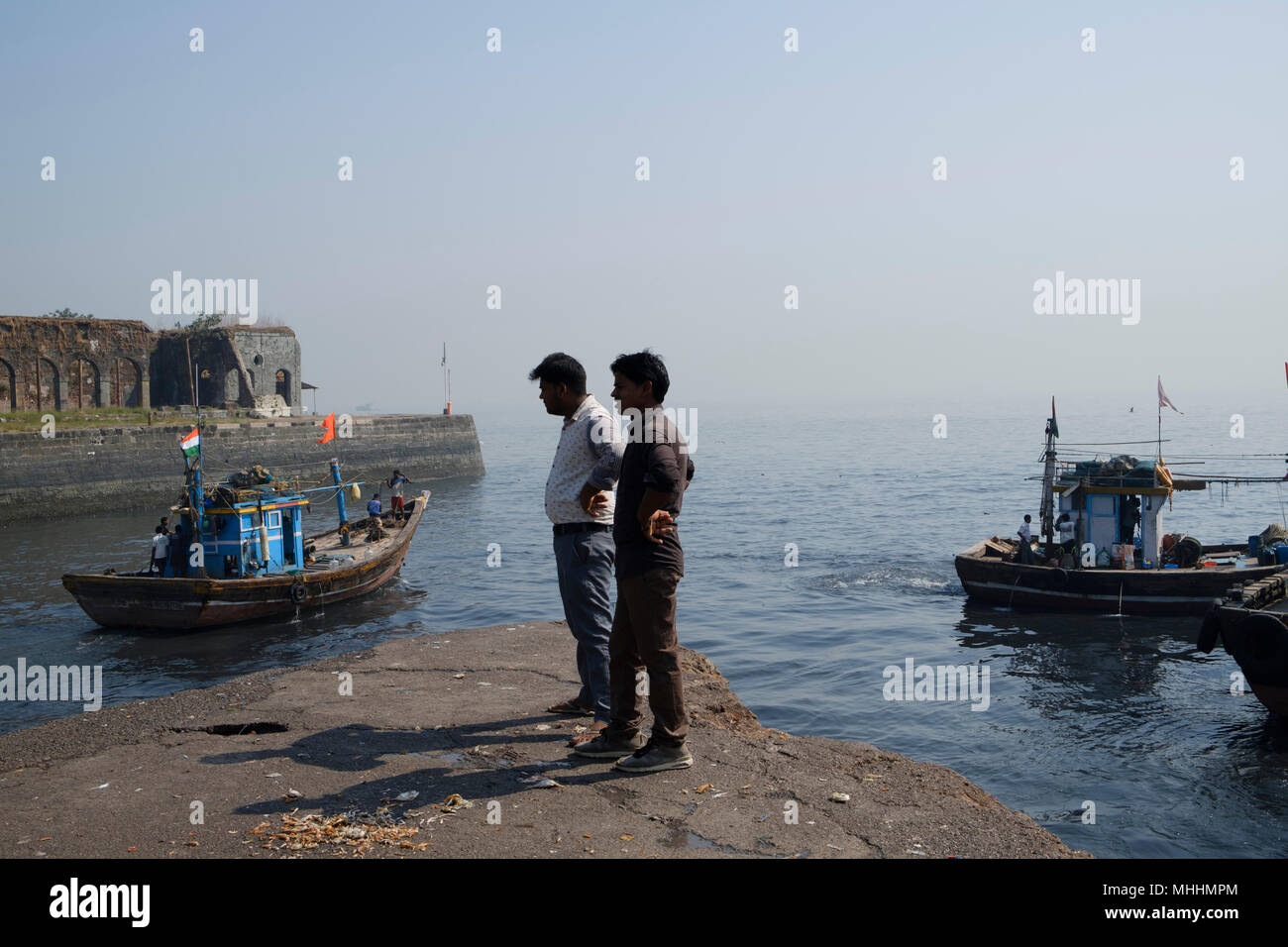 Largest fish market in india hi-res stock photography and images - Alamy