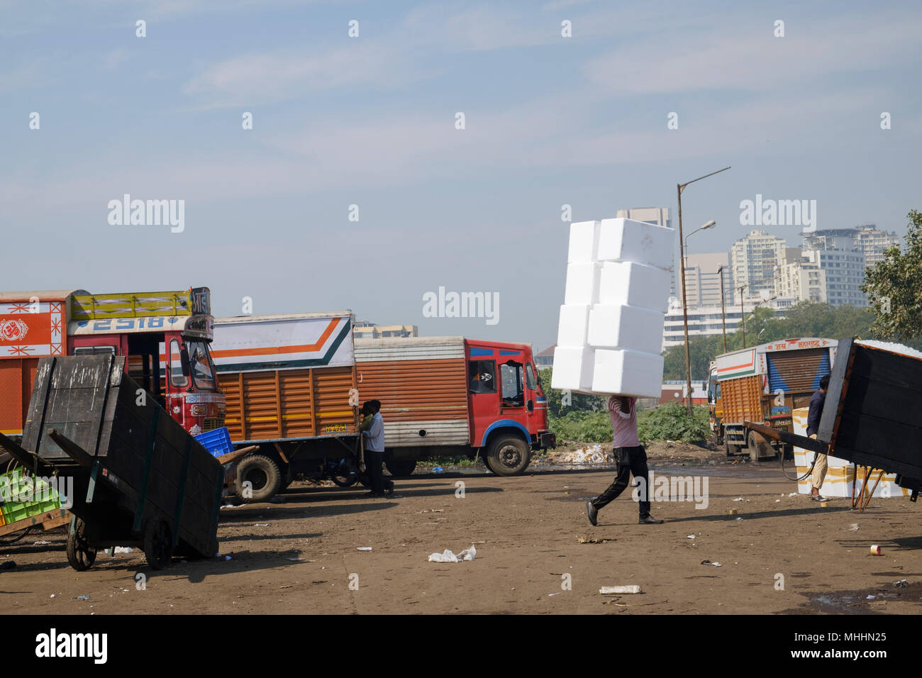 Largest fish market in india hi-res stock photography and images - Alamy