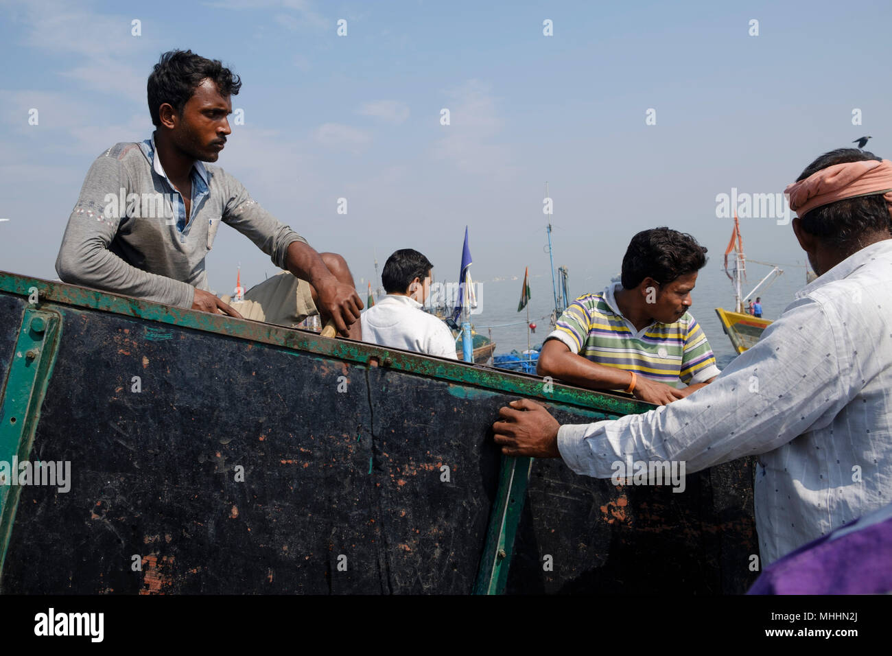 Largest fish market in india hi-res stock photography and images - Alamy