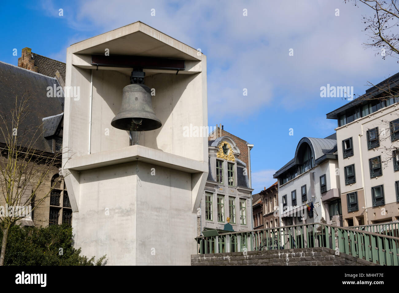 Roehampton Bells The bell is known as The Triumphant or as Roeland (Klokke Roeland ...