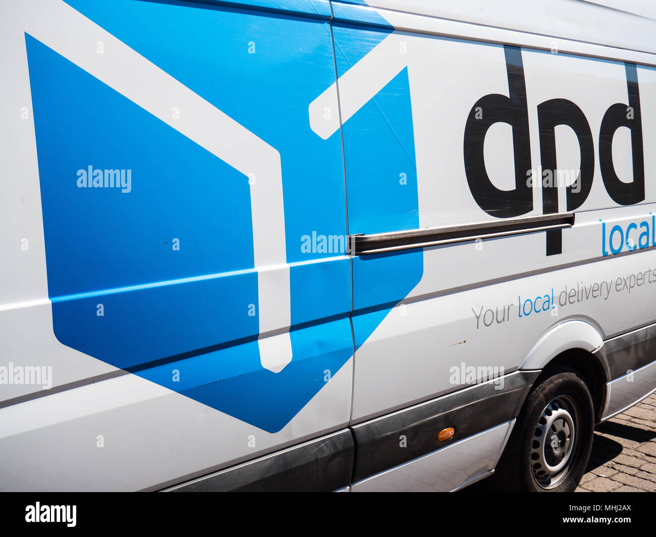 Dpd local van hi-res stock photography and images - Alamy