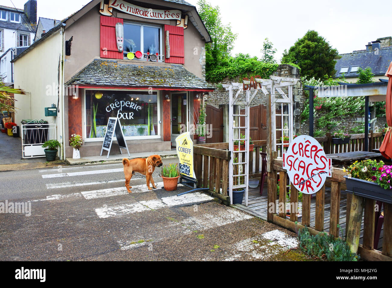 Exterior view of a traditional French creperie, Huelgoat, Brittany, France - John Gollop Stock Photo