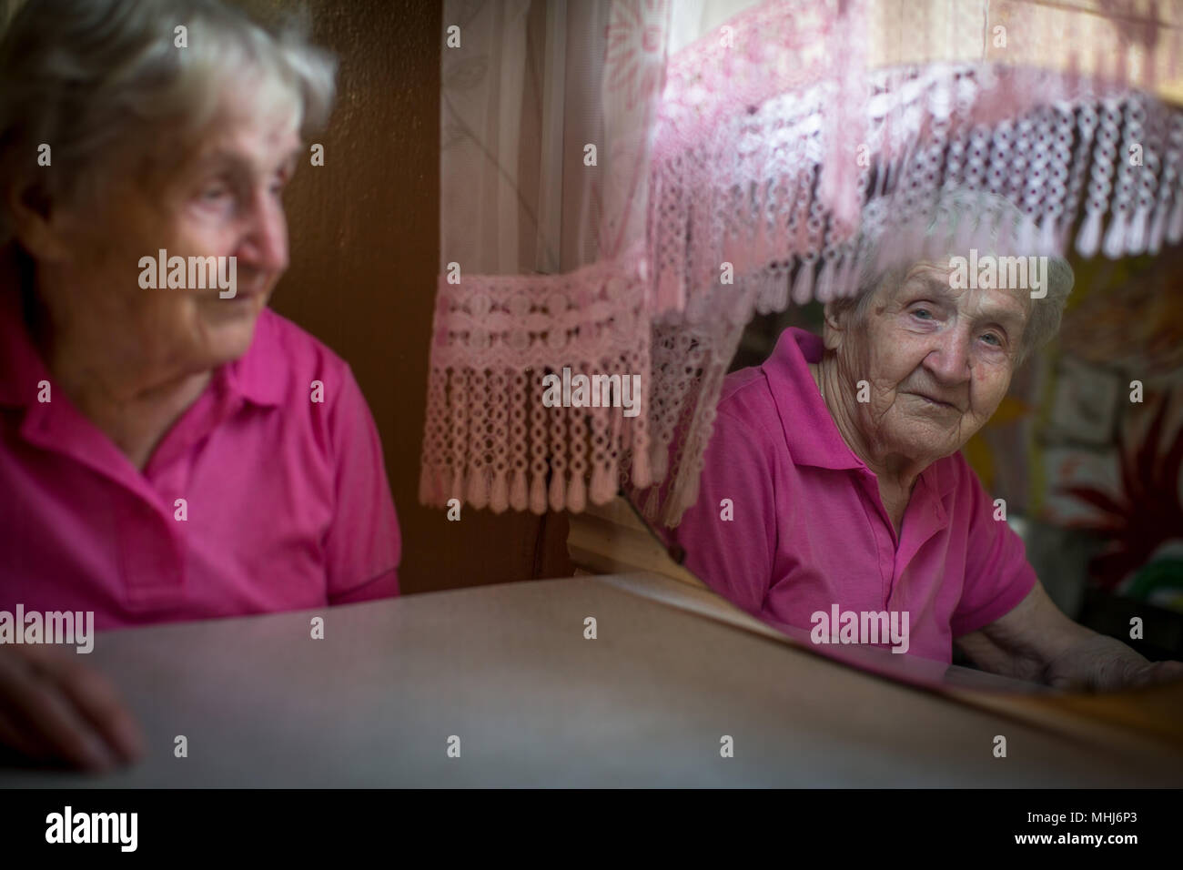Elderly people care wash hi-res stock photography and images - Alamy