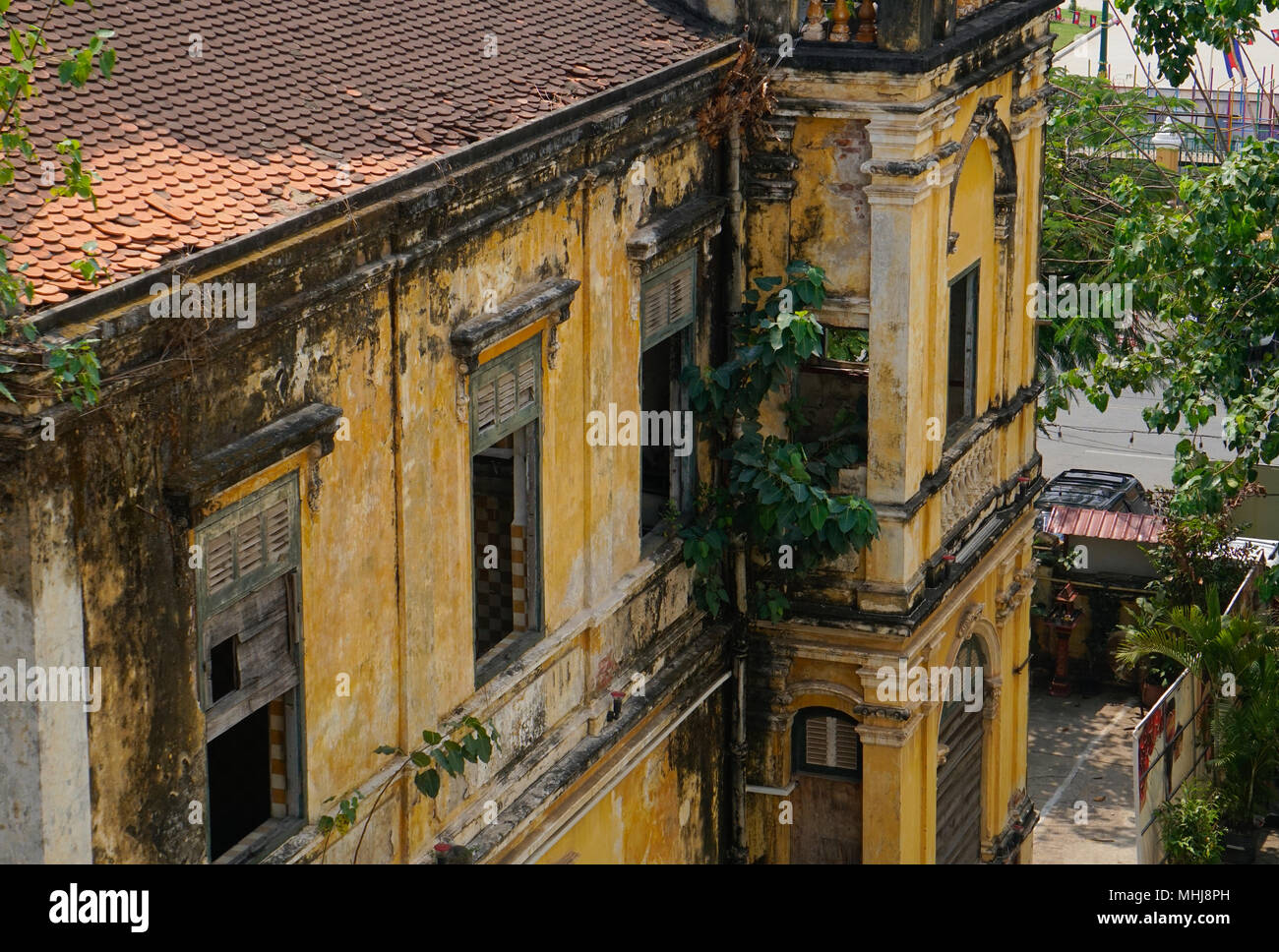 View of an old building owned by the The Foreign Correspondents' Club (FCC) in Phnom Penh, capital of Cambodia. The Mansion Heritage Bar. Stock Photo