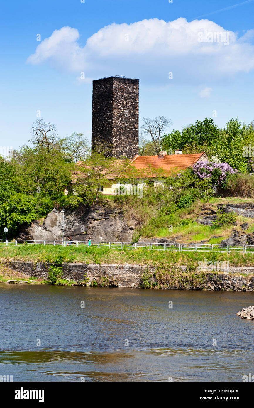 Zálabská bašta (Práchovna), řeka Labe, Kolín, Středočeský kraj, Česká  republika / bastion tower from 15th Cent., Elbe river, town Kolin, Central  Bohem Stock Photo - Alamy