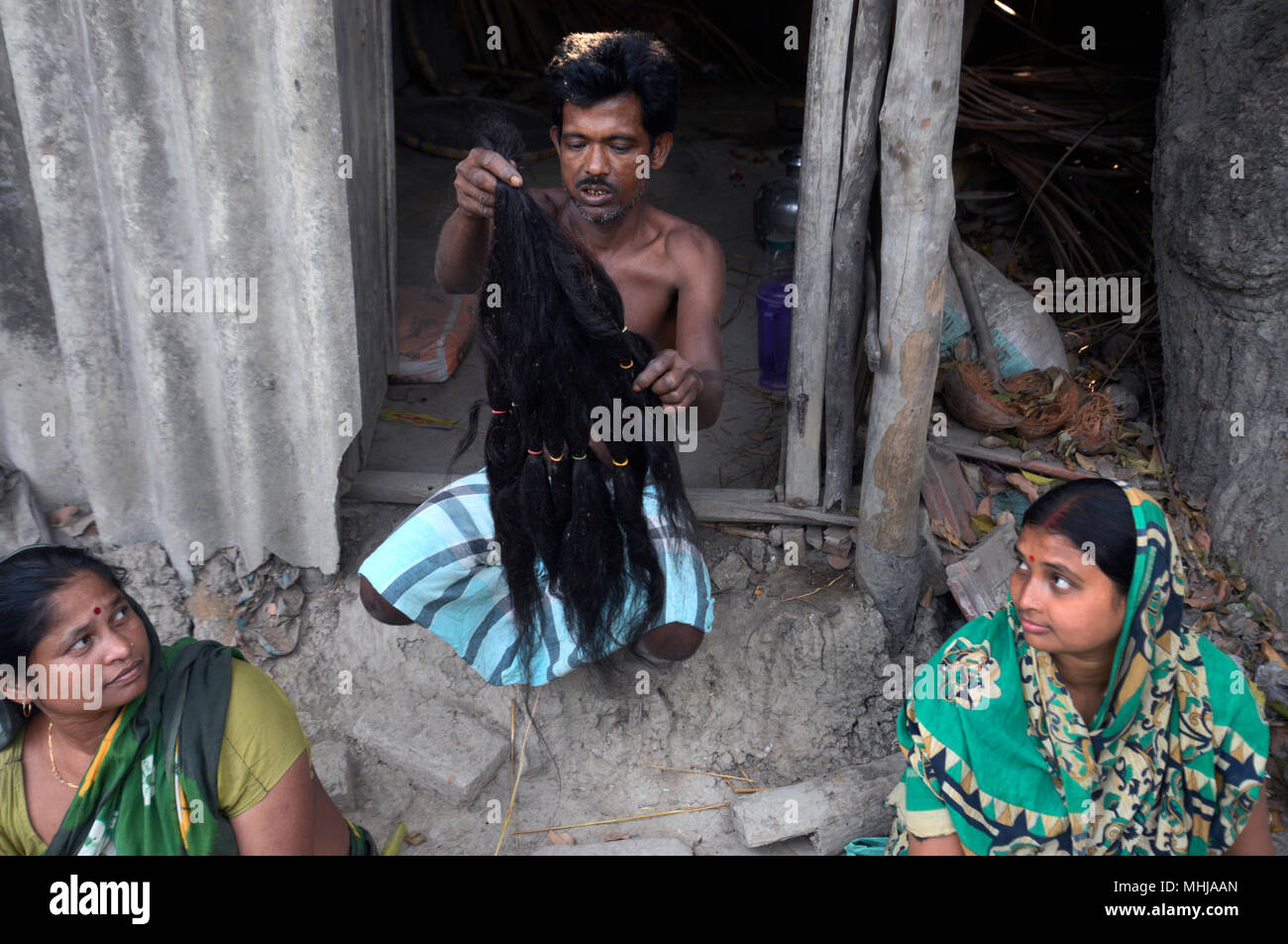 Kolkata, India. 01st May, 2018. Indian labor checks the separated hair  while two women labor watch it before wig making process. Wig manufacturer  in West Bengal use human hairs to make fake