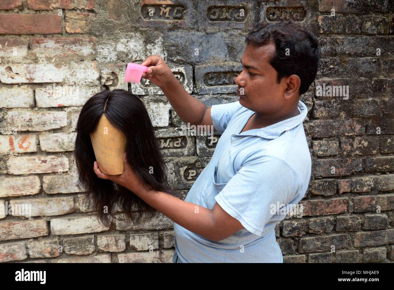 Kolkata, India. 01st May, 2018. Indian labor sets the wig hair made from human  hair in workshop near Kolkata. Wig manufacturer in West Bengal use human  hairs to make fake hair and