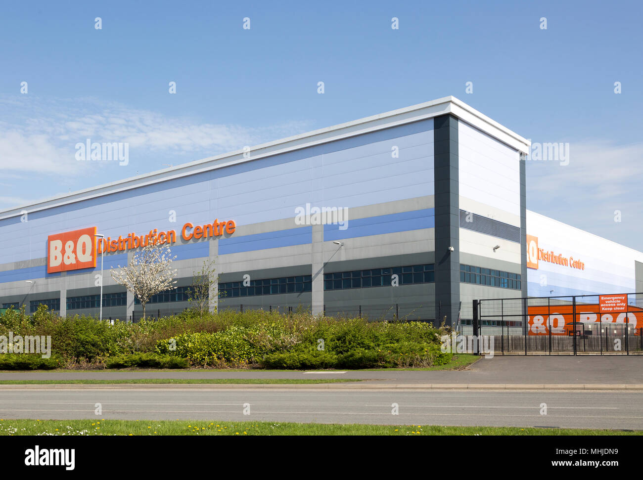 B&Q Distribution Centre, Stratton, Swindon, Wiltshire, England, UK ...