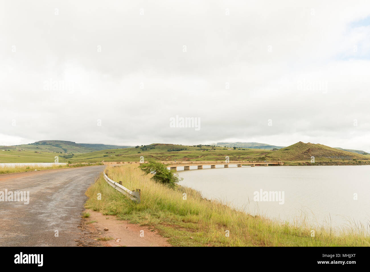 The road bridge over the Woodstock Dam at Dukuza near Bergville in the Kwazulu-Natal Province Stock Photo