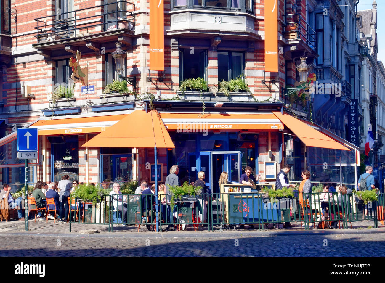 Le Perroquet restaurant at the corner of Rue Watteeu in Brussels, Belgium Stock Photo