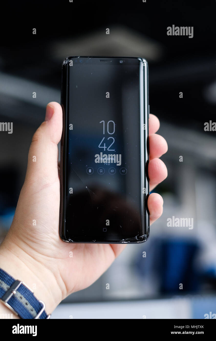 Samsung galaxy s9 plus hi-res stock photography and images - Alamy