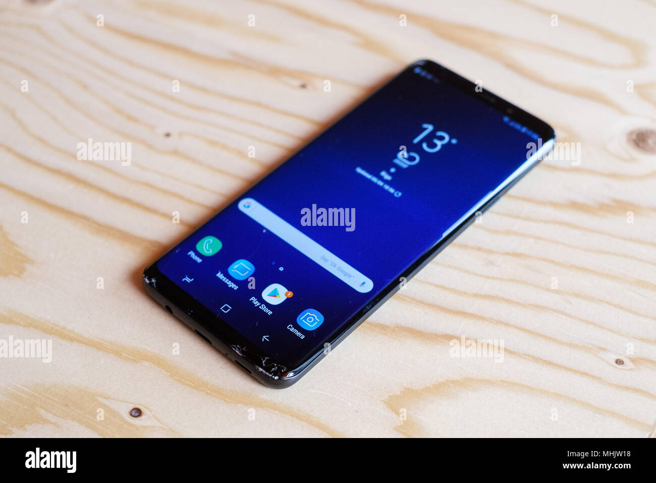 Samsung galaxy s9 plus hi-res stock photography and images - Alamy