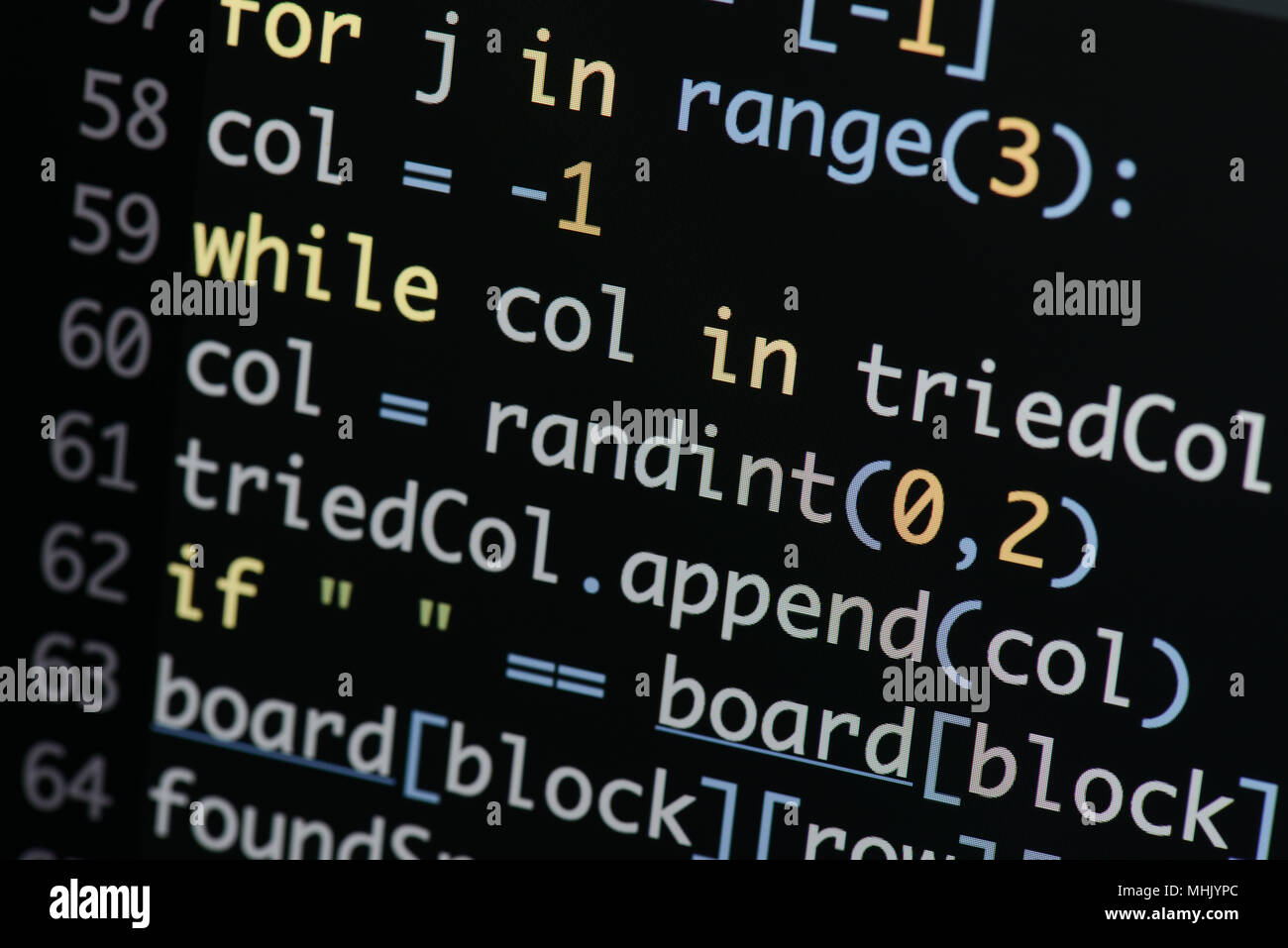 Beven te ontvangen Zachtmoedigheid Real Python code developing screen. Programing workflow abstract algorithm  concept. Lines of Python code visible under magnifying lens Stock Photo -  Alamy