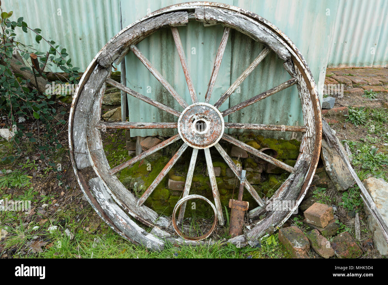 Hill End, New South Wales, Australia. Old cart wheel in the historic gold mining town of Hill End in the central west of New South Wales. Stock Photo