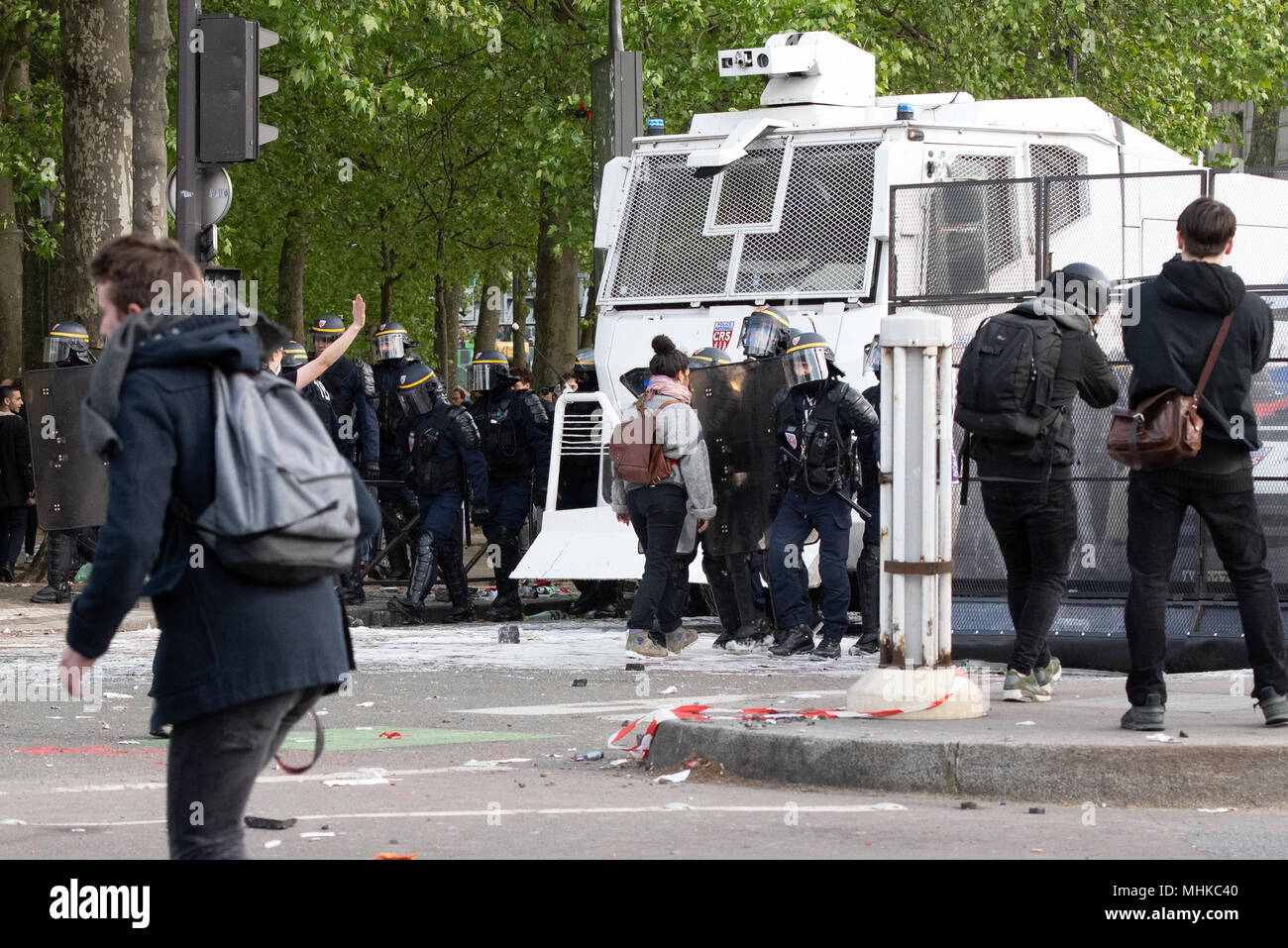 Paris, France. 1st May 2018. Workers Day manifestation. Two females challenge police during the May Day resistance as the police try to clear the area after rioting. 1st May 2018. Paris, France. Credit: Paul Roberts/Alamy Live News Stock Photo