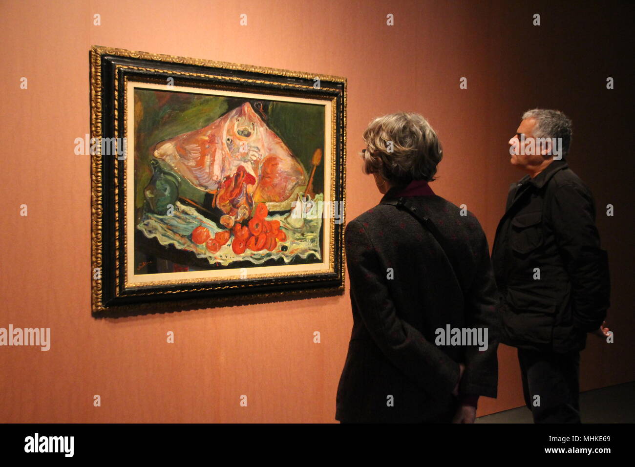 01 May 2018, US, New York: Visitors looking at the work 'Still Life with Rayfish' in the exhibition 'Chaim Soutine: Flesh' in the Jewish Museum. The total of 32 paintings are works by Russo-French painter Chaim Soutine (1893-1943) and depict, among other things, dead pheasants, oxen, chickens and turkeys. Photo: Christina Horsten/dpa Stock Photo