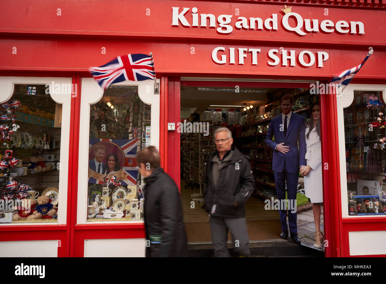 23 April 2018, Windsor, Great Britain: Customers walk past a shop selling souvenirs of the wedding of Prince Harry and Meghan Markle. Prince Harry and US actress Meghan Markle will be saying they Wedding vows in Windsor Palace on May 19. Photo: David Azia/dpa Stock Photo