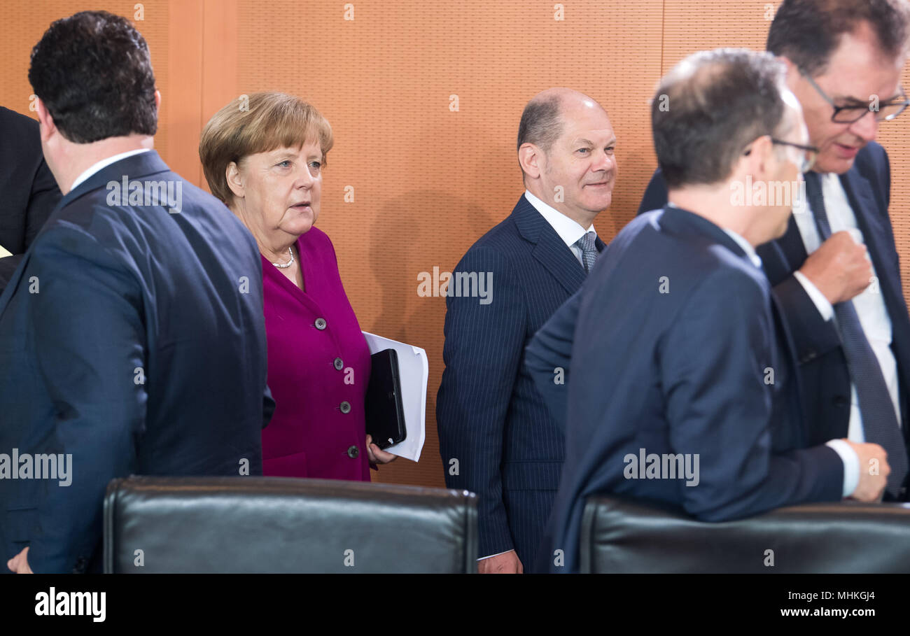02 May 2018, Germany, Berlin: German Chancellor Angela Merkel (2-L) of the Christian Democratic Union (CDU), Minister of Finance, Olaf Scholz of the Social Democratic Party (SPD), pass Federal Minister for Work and Social Affair, Hubertus Heil (SPD, L), Foreign Secretary Heiko Maas (SPD, 2-R), and German Development Minister, Gerd Mueller (R) of the Christian Social Union (CSU), at the begin of the German cabinet meeting at the Federal Chancellery. Among others, the members of the German government will be discussing the federal budget for 2018 and the finance plan for 2018-2022. Photo: Bernd  Stock Photo