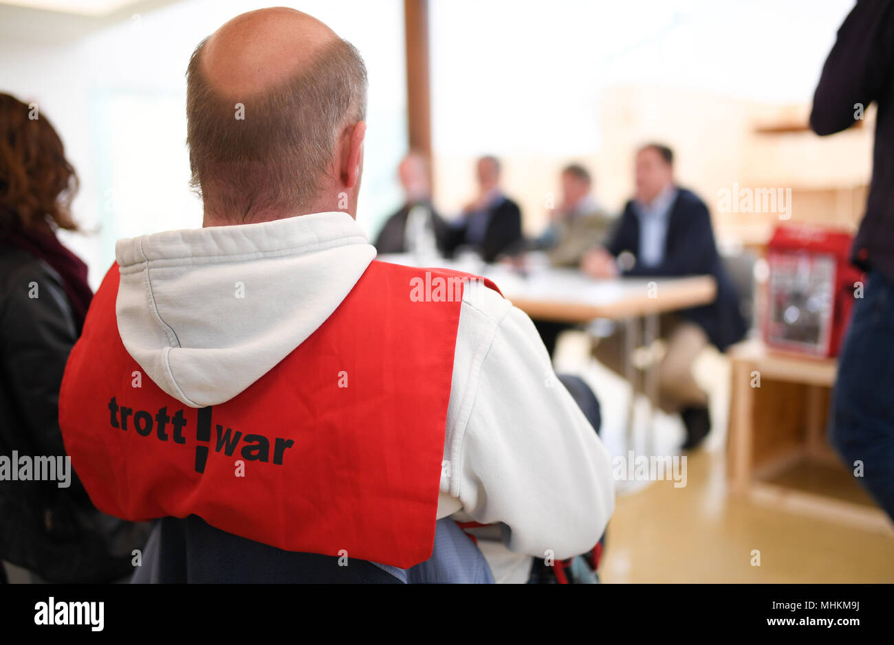 Eberdingen Deutschland 02nd May 18 Trott Was Salesman Thomas Schuler During The Presentation Ges Football On Today S Tuesday The Football World Cup Special Edition Of The Street Paper Trott War Was Presented At The Kunstwerk