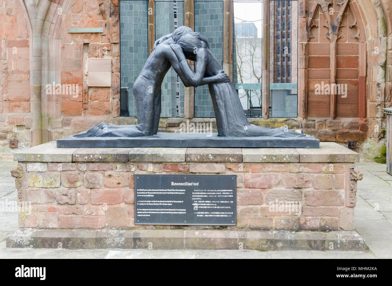 'Reconciliation' sculpture by Josefina de Vasconcellos donated to Coventry Cathedral in 1995 by Richard Branson to mark 50 years after the end of ww2 Stock Photo