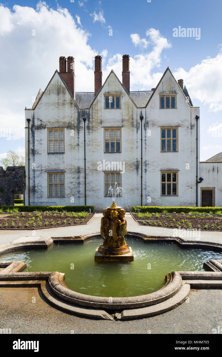 St Fagans Castle / Castell Sain Ffagan, an Elizabethan mansion near Cardiff, Wales, UK, part of St Fagans National Museum of History. Stock Photo