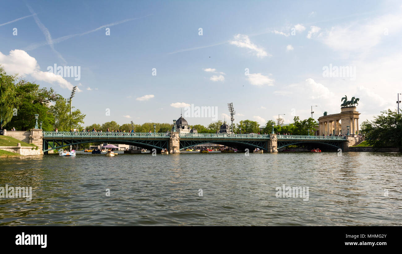 Lake in City Park (Varosliget) - Public Park in Budapest close to the city  centre. City Park was the main venue of the 1896 millennium celebrations of  Stock Photo - Alamy