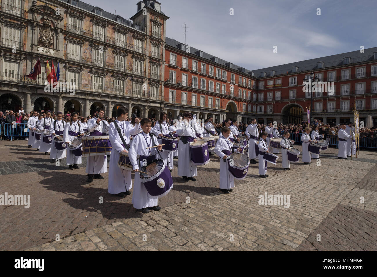 Members of the 'Nuestra Senora de la Soledad y Desamparo' (Our Lady of Solitude and Helplessness) brotherhood, from Villamayor de Gallego, play drums during the Holy Week's 'tamborrada' (drums exaltation) at Plaza Mayor in Madrid, Spain, that ends Easter in the capital.  Featuring: atmosphere Where: Madrid, Community of Madrid, Spain When: 01 Apr 2018 Credit: Oscar Gonzalez/WENN.com Stock Photo