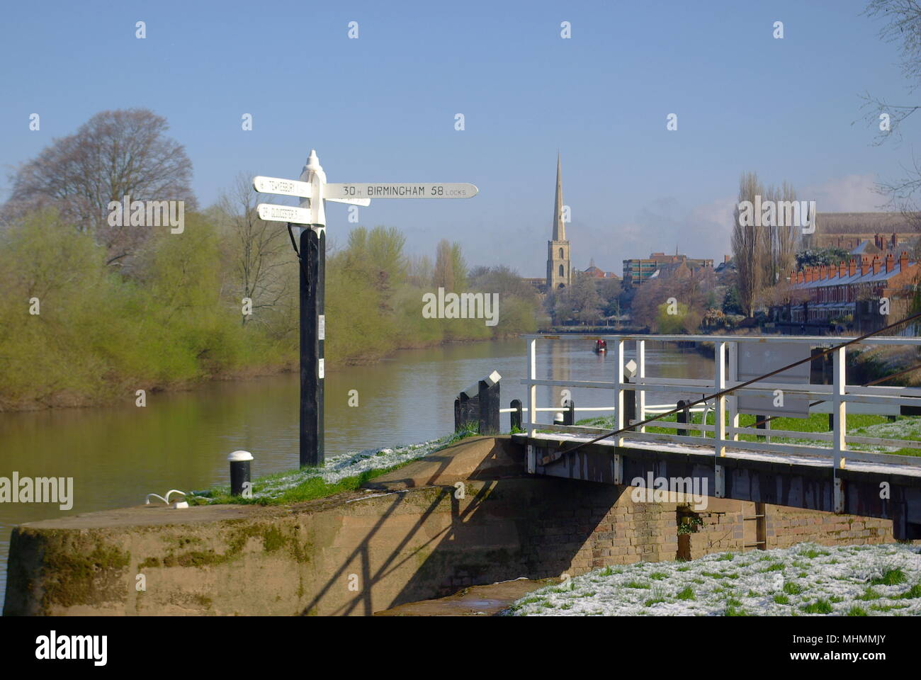 View of the Worcester & Birmingham Canal at Diglis Basin, where the canal joins the River Severn.  The thirty mile length includes five tunnels and fifty-eight locks between here and the centre of Birmingham. Stock Photo