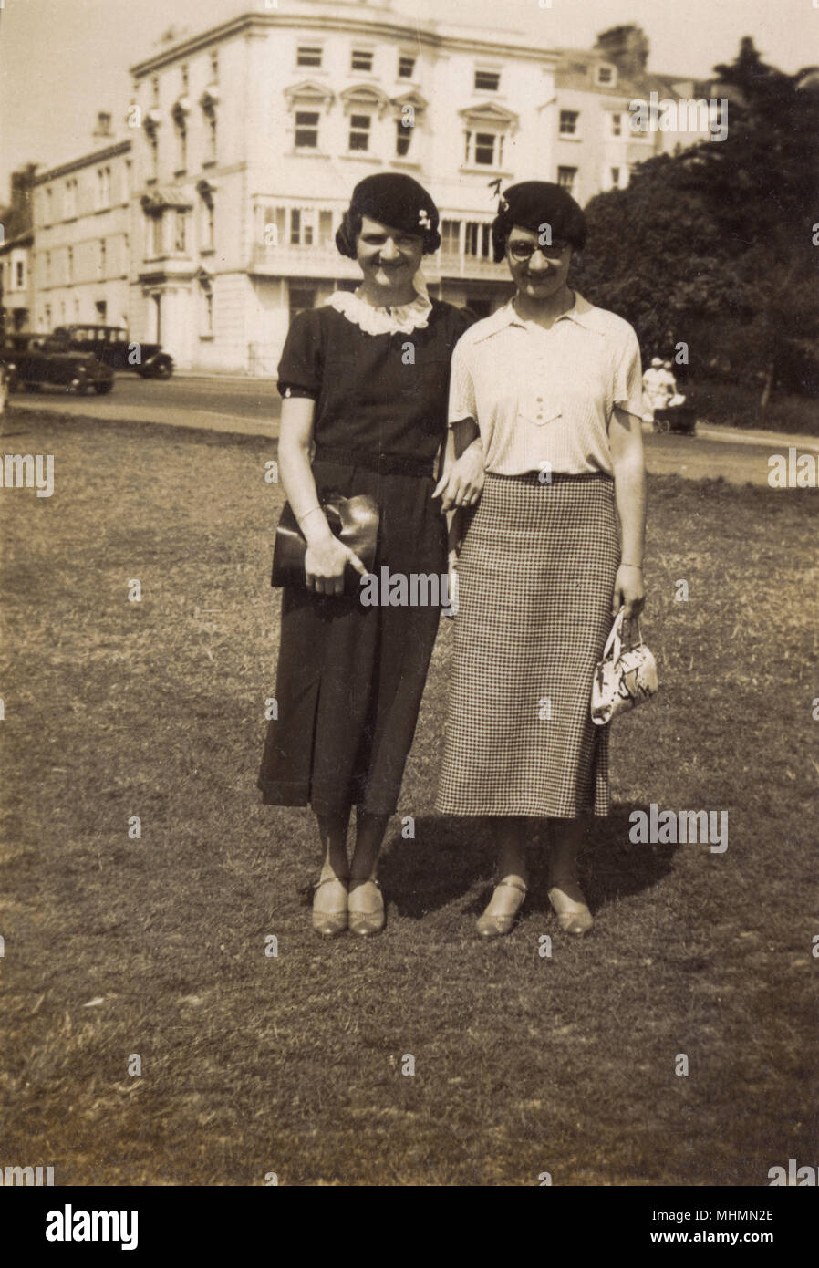 1930s female friends hi-res stock photography and images - Alamy