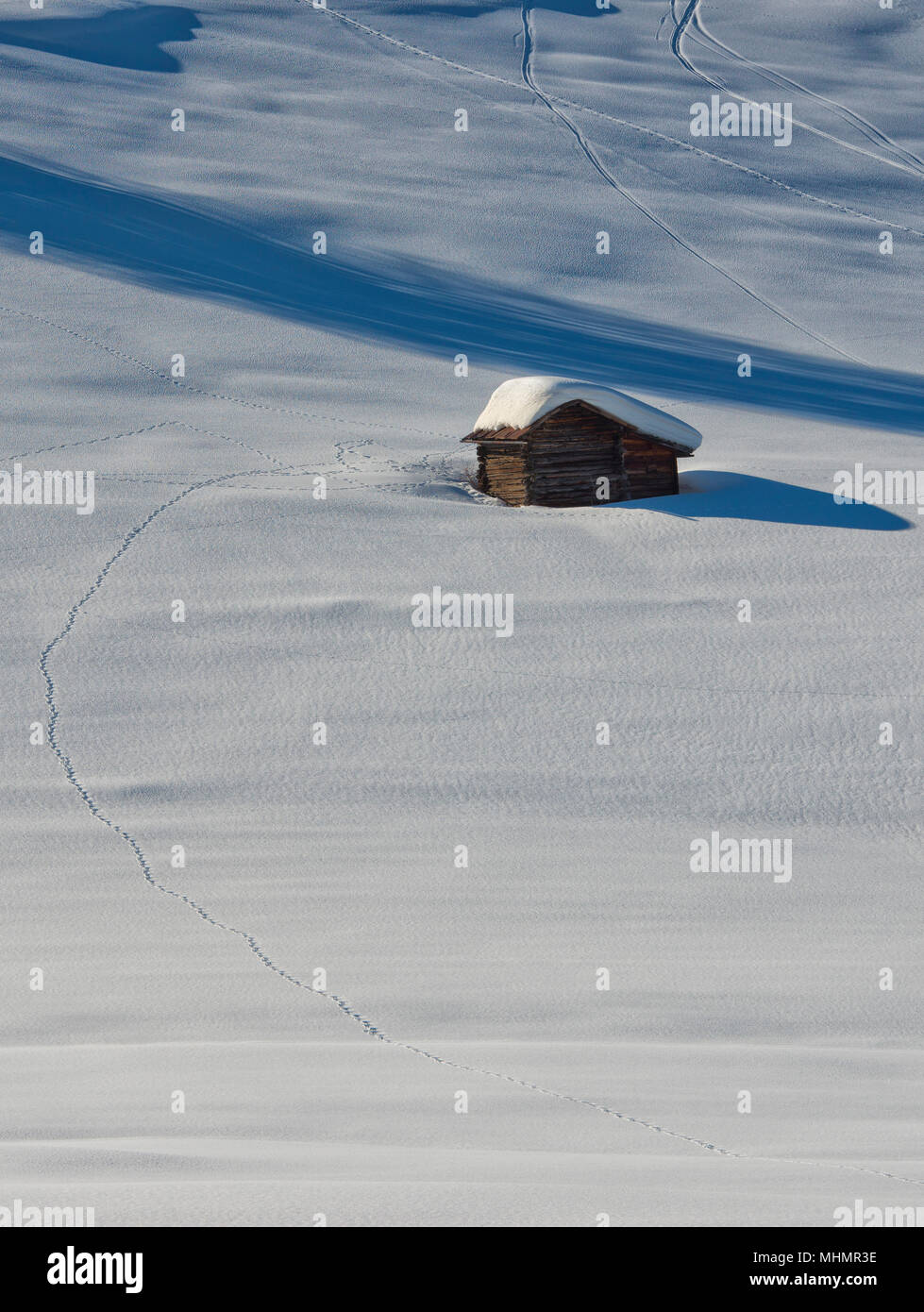 Isolated wood mountain house cabin hut covered by snow Stock Photo - Alamy