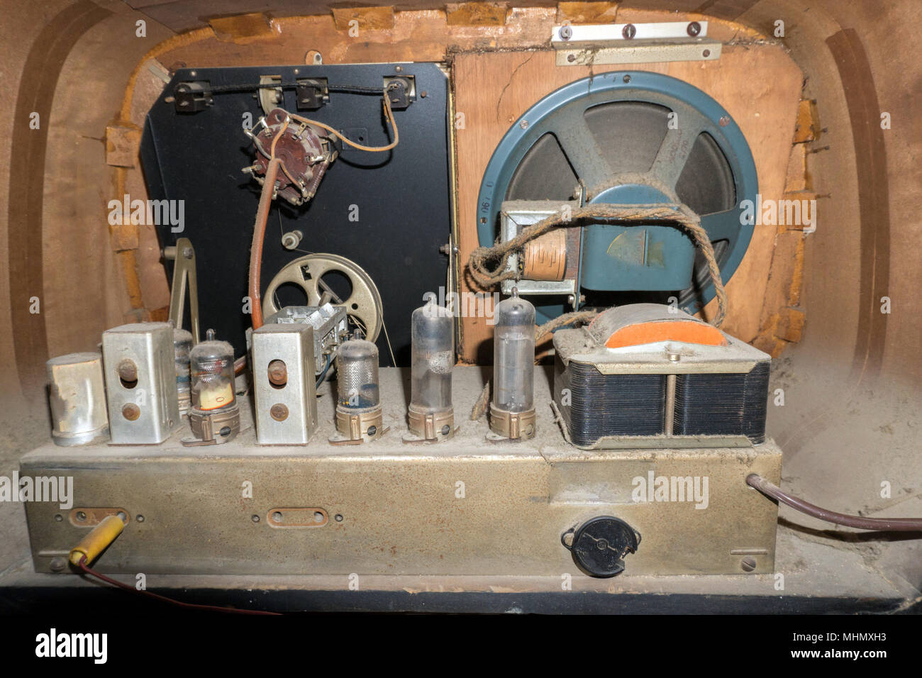 Old valve radio interior view detail Stock Photo - Alamy