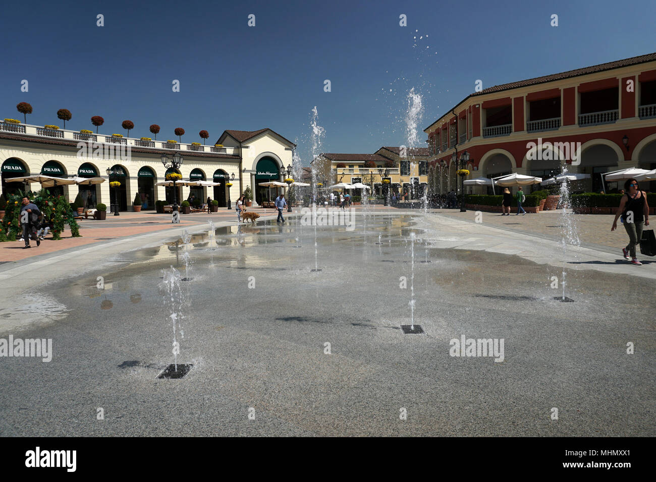 Outlet village hi-res stock photography and images - Page 22 - Alamy