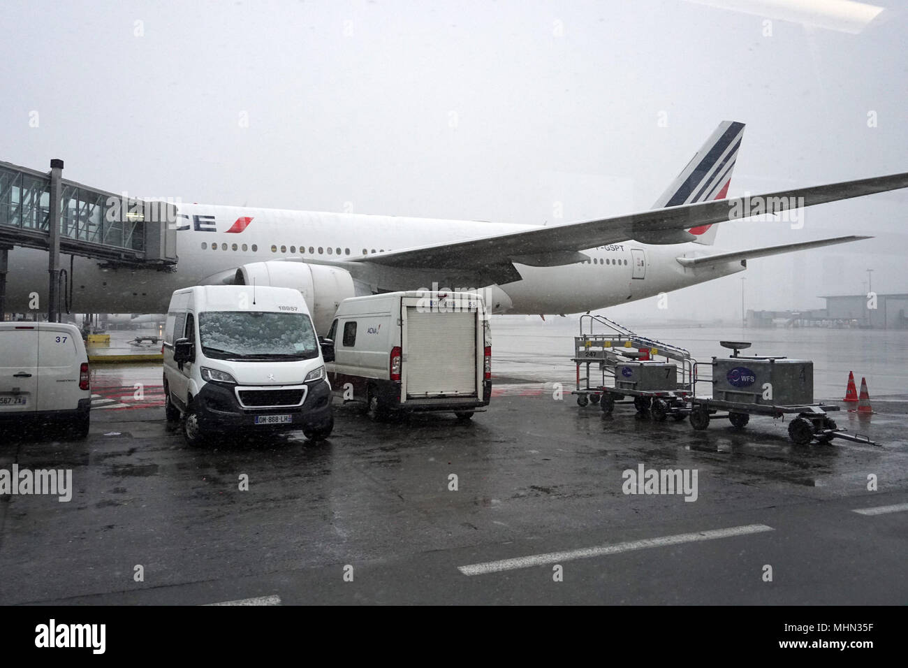 Serene Paris Airports Ordered To Cut Sunday Flights As Heavy Snow Forecast Picture Photography Serene Paris Airports Ordered To Cut Sunday Flights As Heavy Snow Forecast Picture Photography