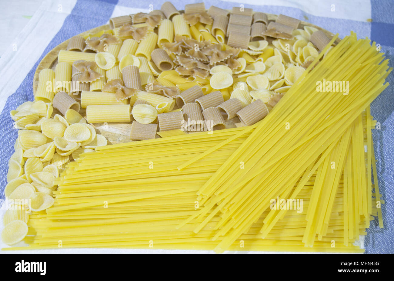 wholemeal and normal assorted pasta Stock Photo Alamy