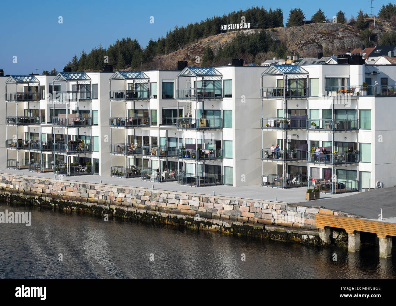 Image showcasing Waterside residences hi-res stock photography and images - Alamy