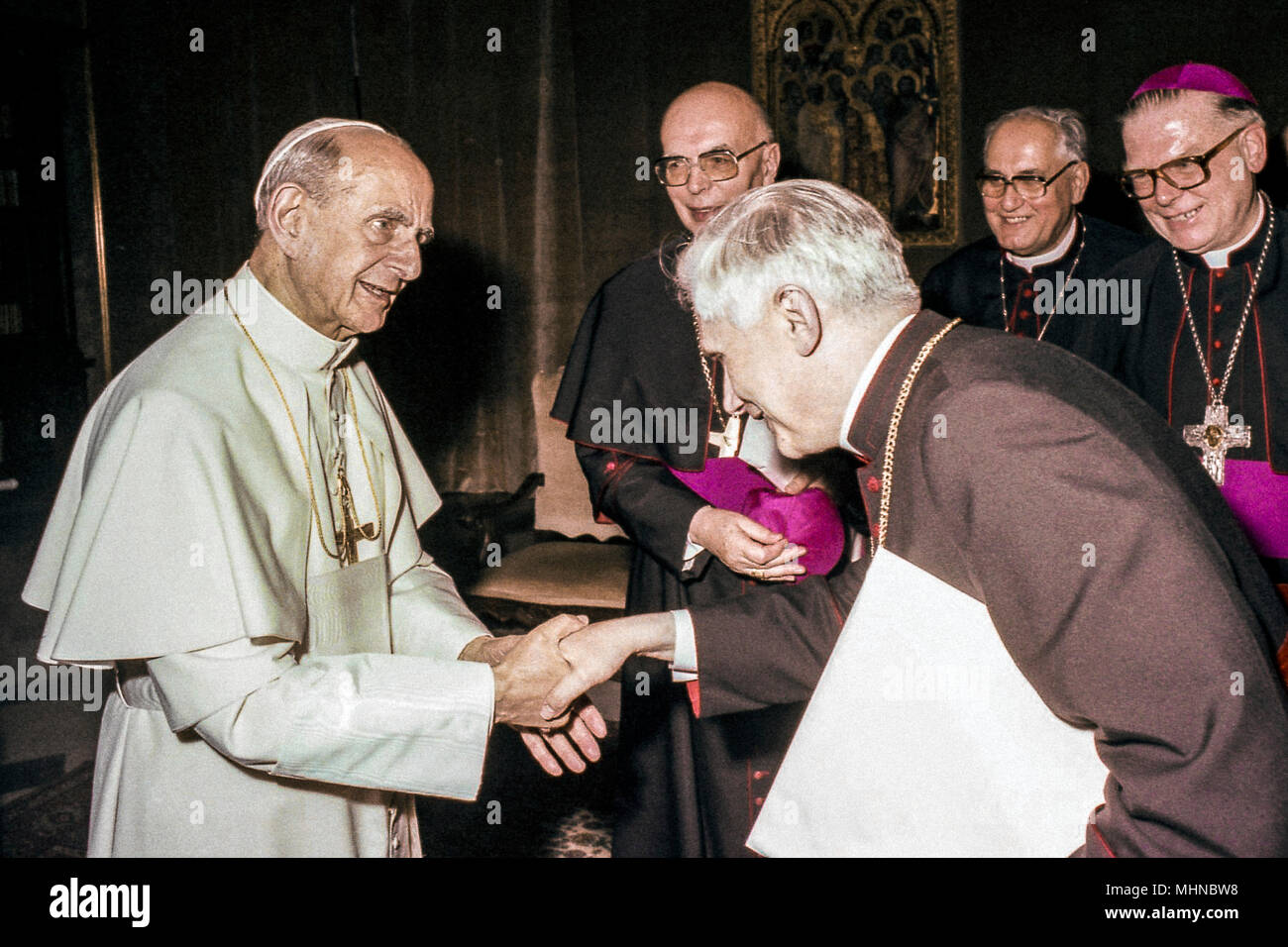 [Obrazek: pope-paolo-vi-and-cardinal-ratzinger-13-...MHNBW8.jpg]