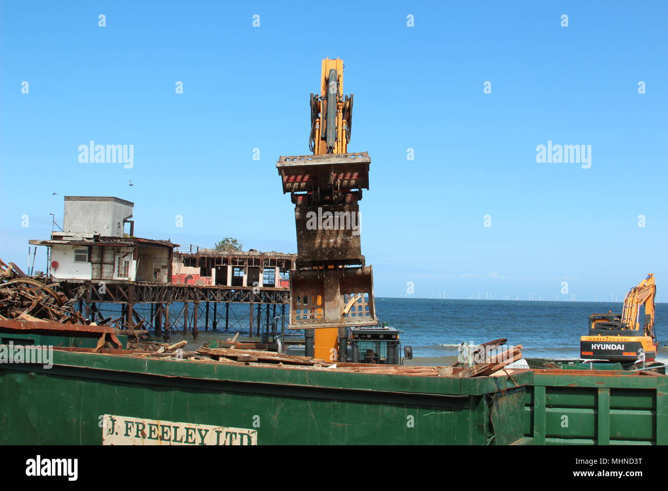 The Demolition of Colwyn Bay Victoria Pier Stock Photo Alamy