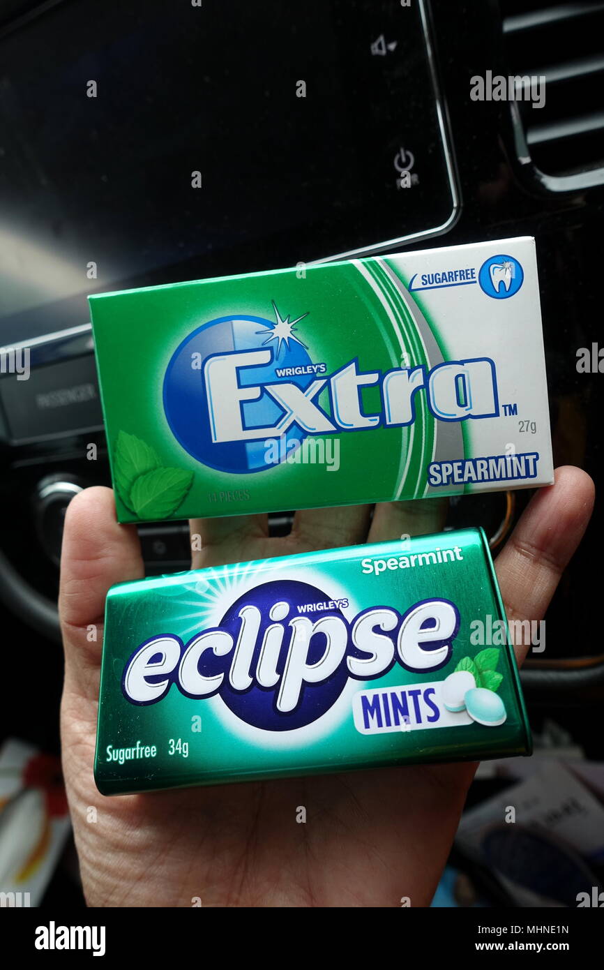 Sugar free Wrigley's Extra Spearmint chewing gum and  Eclipse Fresh Breath Spearmint flavoured mints Stock Photo