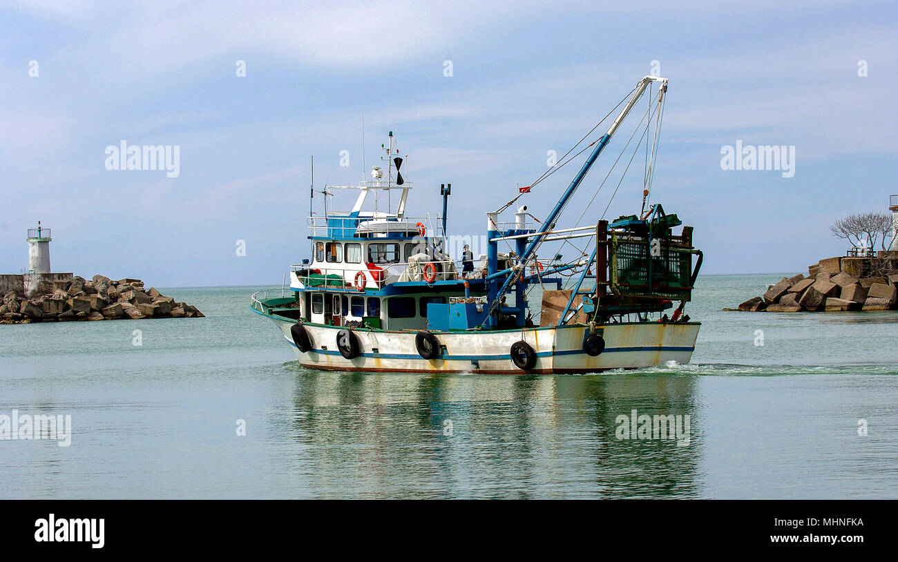 mussel hunt fishing boat Stock Photo Alamy