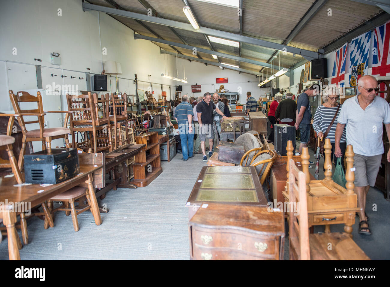 Bargain hunt hires stock photography and images Alamy